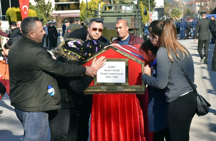Şehit Uzman Çavuş Taşar, İzmir'de Son Yolculuğuna Uğurlandı
